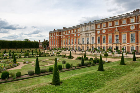 枢密顧問官庭園 ロンドン イギリスの近くハンプトン コート宮殿 の写真素材 画像素材 Image