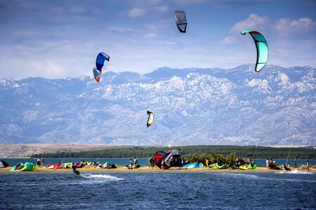 クロアチア Nin のカイトボーディング カイト サーフィン極端なスポーツ の写真素材 画像素材 Image クロアチア Nin のカイトボーディング カイト サーフィン極端なスポーツ の写真素材 画像素材 Image