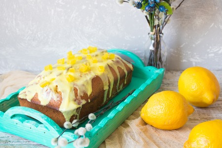 レモン レモン艶出しおよび砂糖漬けのフルーツとケーキ の写真素材 画像素材 Image