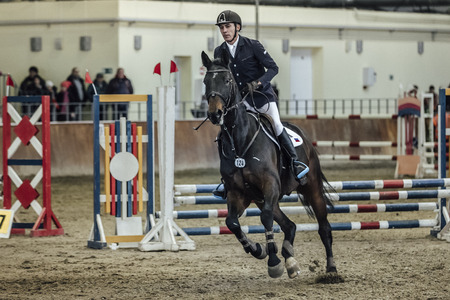 白い背景で隔離の乗馬ヘルメット 正面から見た図 3 D レンダリング の写真素材 画像素材 Image 白い背景で隔離の乗馬ヘルメット 正面から見た図 3 D レンダリング の写真素材 画像素材 Image