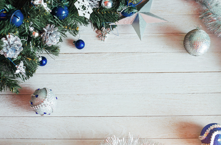 Festliche Weihnachtskugeln Auf Einem Einfachen Weissen Hintergrund Lizenzfreie Fotos Bilder Und Stock Fotografie Image 89937444