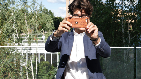 ハンサムな若い男都市の設定でカメラの後ろの人の携帯電話で写真を撮るします 写真を撮られる人のハメ撮り の写真素材 画像素材 Image ハンサムな若い男都市の設定でカメラの後ろの人の携帯電話で写真を撮るします 写真を撮られる人のハメ撮り の写真素材 画像素材 Image