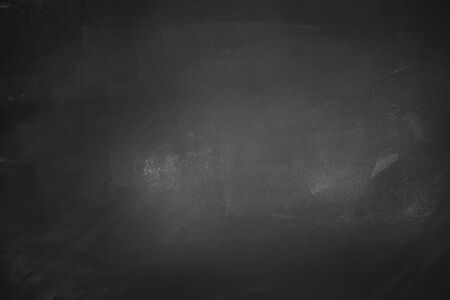 チョークが黒板をこすり の写真素材 画像素材 Image
