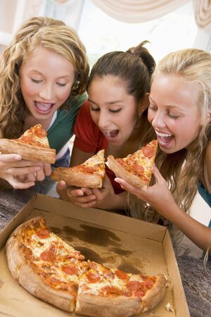 La pizza en cono no es chatarra, es para comerla caminando La pizza en cono no es chatarra, es para comerla caminando