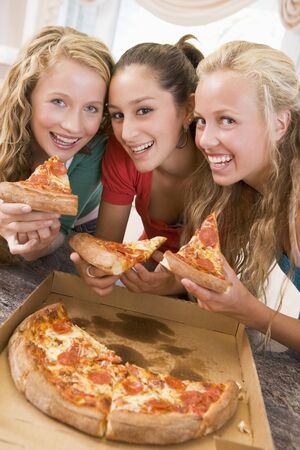 La pizza en cono no es chatarra, es para comerla caminando La pizza en cono no es chatarra, es para comerla caminando