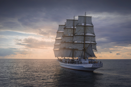 Das Alte Segelschiff Bei Sonnenuntergang Im Meer Lizenzfreie Fotos ... Segelschiffe auf dem meer sonnenuntergang
Segelschiffe auf dem meer sonnenuntergang
Das Alte Segelschiff Bei Sonnenuntergang Im Meer Lizenzfreie Fotos ...