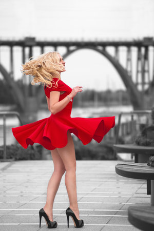 robe rouge talon noir