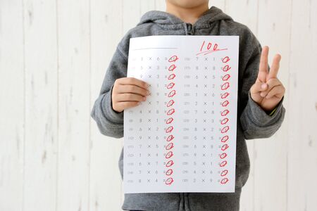 Children with a test of 100 points
