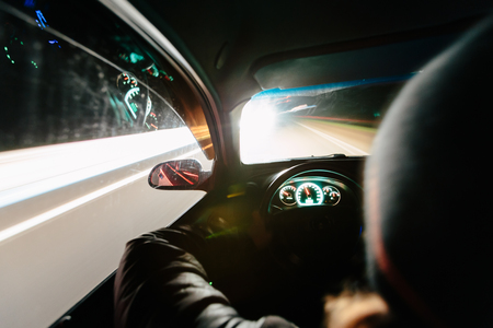 夜間の運転 車の中からの眺め 長時間露光で写真 広角光学系で撮影 の写真素材 画像素材 Image 夜間の運転 車の中からの眺め 長時間露光で写真 広角光学系で撮影 の写真素材 画像素材 Image