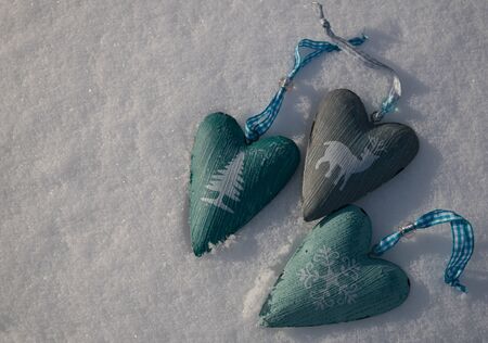 冬の 3 つのスタイリッシュな心と白い背景綺麗雪プリント クリスマス ツリー トナカイ 雪の結晶 の写真素材 画像素材 Image 冬の 3 つのスタイリッシュな心と白い背景綺麗雪プリント クリスマス ツリー トナカイ 雪の結晶 の写真素材 画像素材 Image