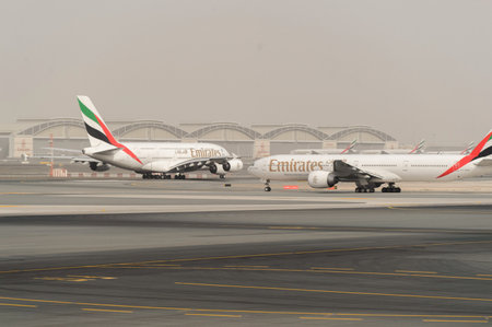 Dubai Emirats Arabes Unis 10 Mars 2015 Les Avions A Reaction A L Aeroport De Dubai