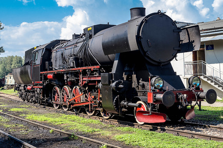 復元された古い蒸気機関車 ポーランド人の鉄道のために働いた の写真素材 画像素材 Image