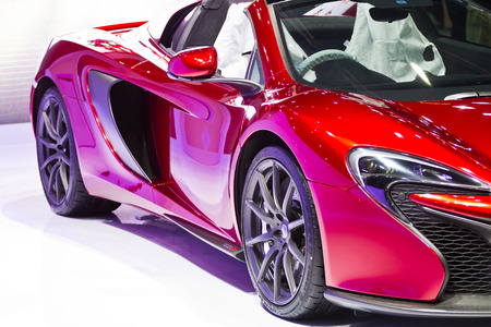 バンコク 8 月 17 女性プレゼンター モデル中にランボルギーニのブースをバンコク国際自動車サロン 2014年エキサイティングな変更車ショーで 8 月 17 日にタイ バンコクで 2014年 の写真素材 画像素材 Image 31008534