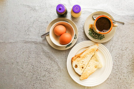 アジアの伝統的な朝食の組み合わせ半分ゆで卵 トースト バターとカヤ コーヒーとパン の写真素材 画像素材 Image アジアの伝統的な朝食の組み合わせ半分ゆで卵 トースト バターとカヤ コーヒーとパン の写真素材 画像素材 Image