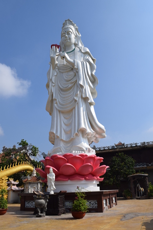 大きなビン ズオン ベトナム仏教チャウ Thoi 寺菩薩像 の写真素材 画像素材 Image 大きなビン ズオン ベトナム仏教チャウ Thoi 寺菩薩像 の写真素材 画像素材 Image