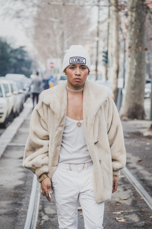 ミラノ イタリア 1 月 19 日 ミラノ メンズ ファッション ウィークのための 15 年 1 月 19 日に ミラノのグッチ ファッションショー外人が集まる の写真素材 画像素材 Image 3505 ミラノ イタリア 1 月 19 日 ミラノ メンズ ファッション ウィークのための 15 年 1 月 19 日に ミラノのグッチ ファッションショー外人が集まる の写真素材 画像素材 Image 3505