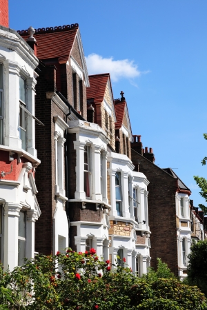 Victorianas adosadas casas de la ciudad de Londres, Inglaterra - 10628896