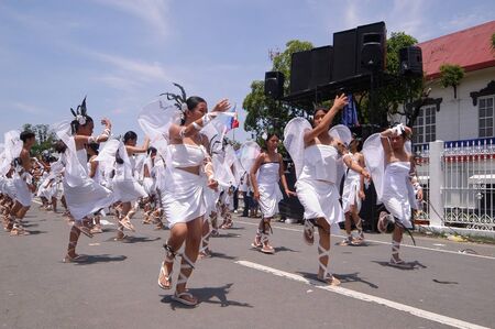 カウィット町 カビテ フィリピン 6 月 12 日 06 年 6 月 12 日フィリピン カビテ州カウィット町でのフィリピン独立記念中に正体不明の Trumpeteers を実行します の写真素材 画像素材 Image