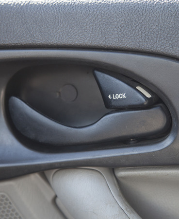 ハンドルや車のドアの内側のボタン の写真素材 画像素材 Image ハンドルや車のドアの内側のボタン の写真素材 画像素材 Image