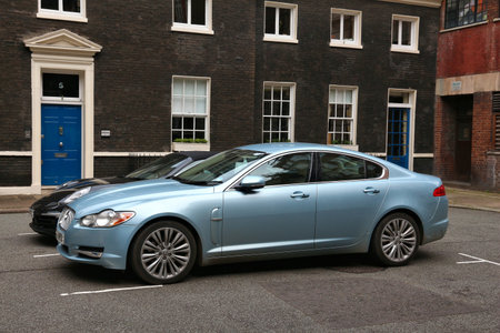 ロンドン イギリス 16 年 7 月 9 日 中間サイズの高級車ジャガー Xf は 英国ロンドンで駐車 14 81 570 ジャガー車はジャガー ランドローバーの会社によって販売されました の写真素材 画像素材 Image ロンドン イギリス 16 年 7 月 9 日 中間サイズの高級車ジャガー Xf は 英国ロンドンで駐車 14 81 570 ジャガー車はジャガー ランドローバーの会社によって販売されました の写真素材 画像素材 Image