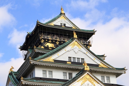 大阪城 大阪 歴史的な日本 大阪城の屋根の上の黄金の魚からの眺め の写真素材 画像素材 Image