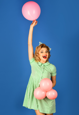 Beaute Et Mode Vintage Femme Retro Avec Des Ballons De Fete Celebration Anniversaire Vintage Pin Up Celebration Pin Up Femme En Ballons Anniversaire Fille Blonde Sexy Avec Maquillage Retro Tenir Des Ballons Banque Beaute Et Mode Vintage Femme Retro Avec Des Ballons De Fete Celebration Anniversaire Vintage Pin Up Celebration Pin Up Femme En Ballons Anniversaire Fille Blonde Sexy Avec Maquillage Retro Tenir Des Ballons Banque