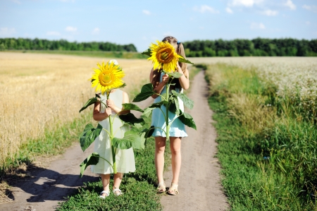 少女のひまわり畑で の写真素材 画像素材 Image 1697 少女のひまわり畑で の写真素材 画像素材 Image 1697