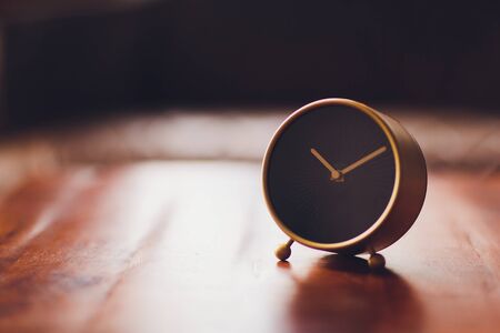 Watch Imágenes y Fotos - 123RF->