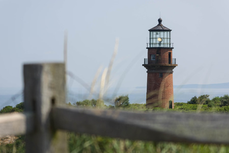 米国マサチューセッツ州アキンナにあるマーサズ ヴィンヤードの最西端にあるゲイヘッド灯台とゲイヘッドの崖 この歴史的な灯台は1856年に建てられました の写真素材 画像素材 Image 米国マサチューセッツ州アキンナにあるマーサズ ヴィンヤードの最西端にあるゲイヘッド灯台とゲイヘッドの崖 この歴史的な灯台は1856年に建てられました の写真素材 画像素材 Image