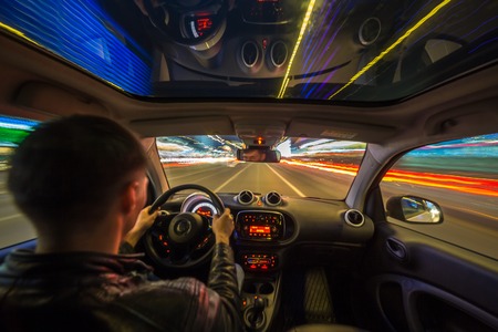 都市高 Spees パノラマルーフ Smal 市車で運転 ビューからの車の中自然光通りと他の車が動きぼやけ の写真素材 画像素材 Image 都市高 Spees パノラマルーフ Smal 市車で運転 ビューからの車の中自然光通りと他の車が動きぼやけ の写真素材 画像素材 Image