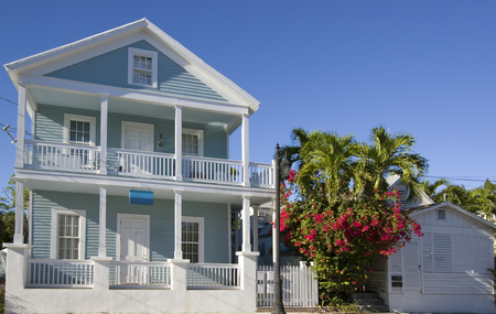 フロリダ州キーウェストでピンクと青の家 の写真素材 画像素材 Image フロリダ州キーウェストでピンクと青の家 の写真素材 画像素材 Image
