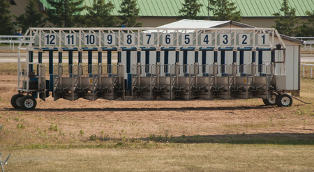 背景として出発ゲートと競馬場 の写真素材 画像素材 Image 背景として出発ゲートと競馬場 の写真素材 画像素材 Image