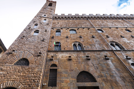 フィレンツェ市のイタリア 建物バルジェッロ宮殿 パラッツォ デル バルジェロ美術館 ポポロ 人々 の への旅行します の写真素材 画像素材 Image