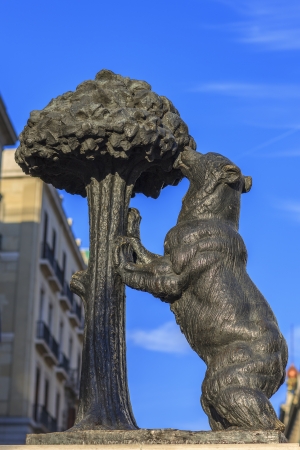 イチゴの木 スペイン マドリッドの象徴とクマします の写真素材 画像素材 Image イチゴの木 スペイン マドリッドの象徴とクマします の写真素材 画像素材 Image