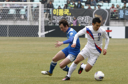 12 年 2 月 25 日 韓国 全州市 Bokhodir Nasimov ウズベキスタンと李貞洙韓国韓国の全州ワールド カップ スタジアムでウズベキスタン サッカー親善試合 の写真素材 画像素材 Image 12 年 2 月 25 日 韓国 全州市 Bokhodir Nasimov ウズベキスタンと李貞洙韓国韓国の全州ワールド カップ スタジアムでウズベキスタン サッカー親善試合 の写真素材 画像素材 Image