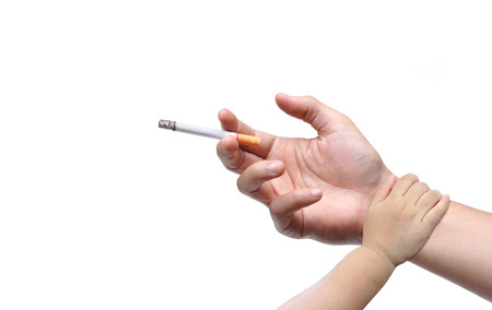 喫煙を止めます タバコと神父の手に触れる赤ちゃんの手 お父さんは 喫煙の概念を停止します の写真素材 画像素材 Image 喫煙を止めます タバコと神父の手に触れる赤ちゃんの手 お父さんは 喫煙の概念を停止します の写真素材 画像素材 Image