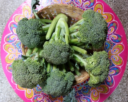 ブロッコリー キャベツのアワ Var 腫れの茎と緑の花の頭を持つ野菜作物のカリフラワーとは異なり明確な芽します の写真素材 画像素材 Image ブロッコリー キャベツのアワ Var 腫れの茎と緑の花の頭を持つ野菜作物のカリフラワーとは異なり明確な芽します の写真素材 画像素材 Image