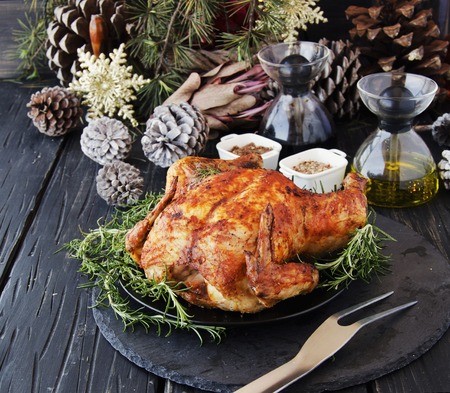 ホットワインやクリスマスの飾り 選択と集中にクリスマスと新年のロースト チキン の写真素材 画像素材 Image ホットワインやクリスマスの飾り 選択と集中にクリスマスと新年のロースト チキン の写真素材 画像素材 Image