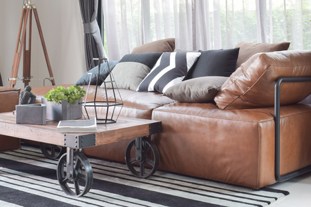 kuhle dekoration polstermoebel leder, wood center table with wheel and light brown leather sofa in.. stock, Innenarchitektur