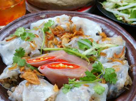 ベトナム料理 Banh Cuon 名米麺ロールまたはロール ケーキを作ったキノコでいっぱい米打者からベトナム 豚ソーセージと豚肉 スライスきゅうり もやしとソース の写真素材 画像素材 Image ベトナム料理 Banh Cuon 名米麺ロールまたはロール ケーキを作ったキノコでいっぱい米打者からベトナム 豚ソーセージと豚肉 スライスきゅうり もやしとソース の写真素材 画像素材 Image