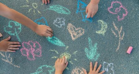 Children's drawings on the asphalt with chalk. Selective focus. nature. Zdjęcie Seryjne