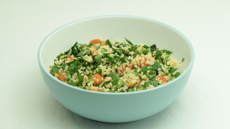 タブレ サラダ ブルグール トマト パセリ ネギと中東のベジタリアン料理とミント 簡単本格的なレシピを上から表示します の写真素材 画像素材 Image タブレ サラダ ブルグール トマト パセリ ネギと中東のベジタリアン料理とミント 簡単本格的なレシピを上から表示します の写真素材 画像素材 Image