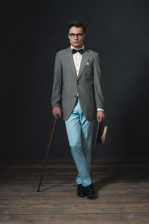 帽子と杖とレトロな 19 年代のビジネスの男性 の写真素材 画像素材 Image