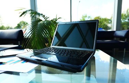 moderne home office schreibtische standardbild workspace moderne homeoffice schreibtisch mit laptop und ausrüstung moderne mit und moderne home office schreibtische standardbild workspace moderne homeoffice schreibtisch mit laptop und ausrüstung moderne mit und