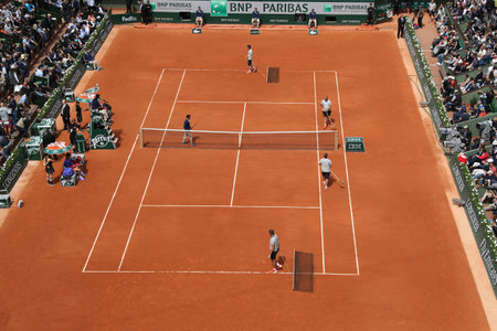 パリ フランス 15 年 5 月 29 日 リップ Chatrier 準備と Roland Garros 15 中ル スタッド ローラン ギャロスで保守しているチーム パリの一致します の写真素材 画像素材 Image パリ フランス 15 年 5 月 29 日 リップ Chatrier 準備と Roland Garros 15 中ル スタッド ローラン ギャロスで保守しているチーム パリの一致します の写真素材 画像素材 Image